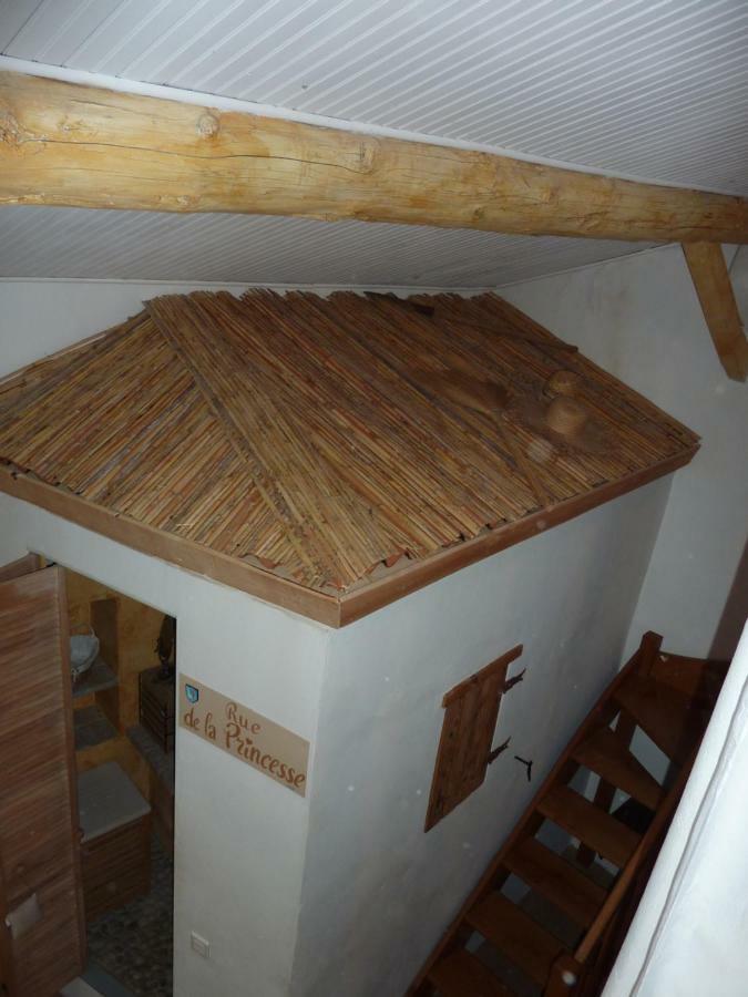 Gite Fa Mille Maison Bleu Robion en Luberon Esterno foto
