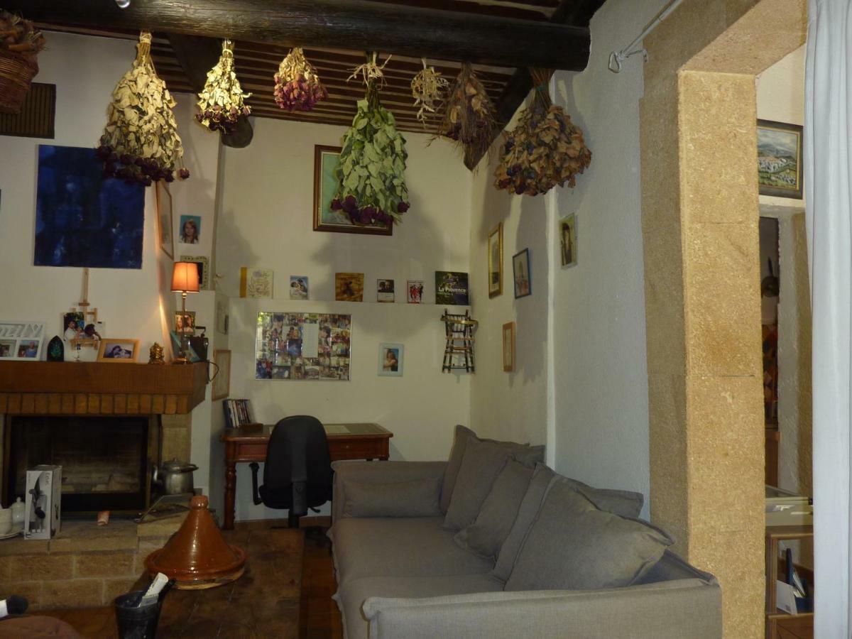 Gite Fa Mille Maison Bleu Robion en Luberon Esterno foto